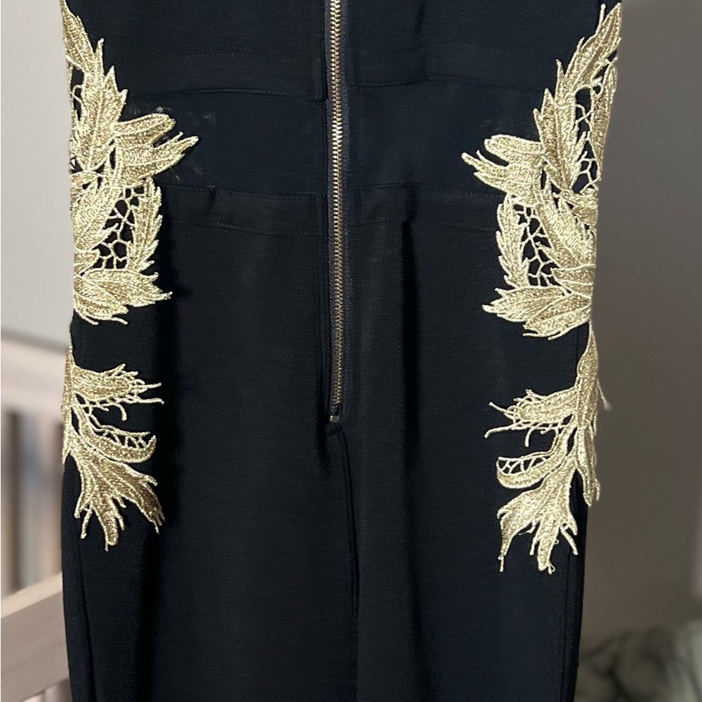 Bodycon cocktail or party dress by material girl size XS.